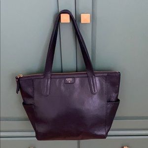 Fossil black genuine leather hand bag!